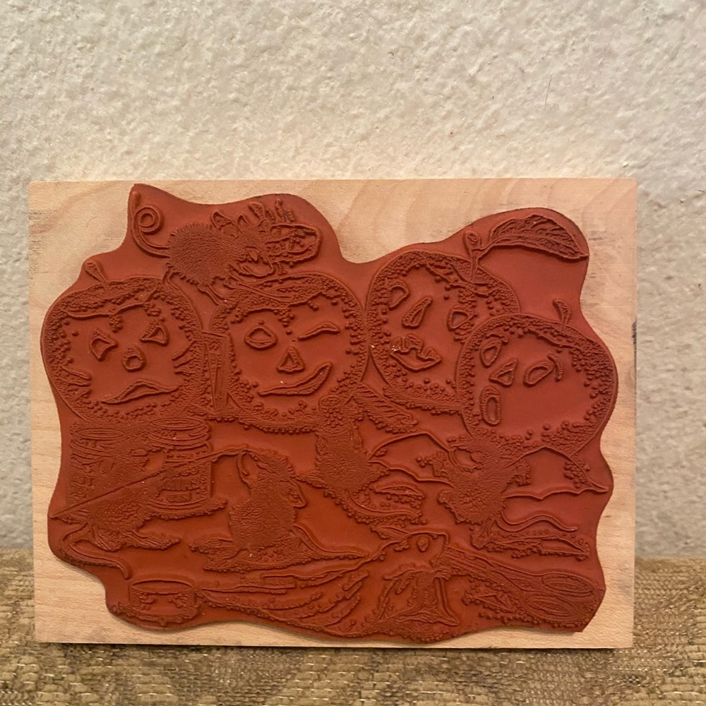House Mouse Design Getting’Spooky New - Picture 2 of 4
